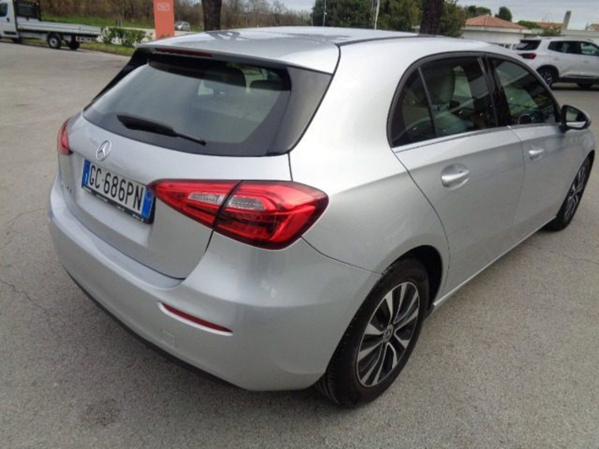 Mercedes-Benz Classe A Sedan 180 d Automatic 4p. Business (12)