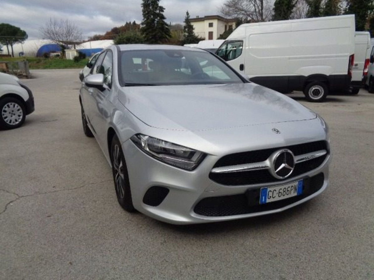 Mercedes-Benz Classe A Sedan 180 d Automatic 4p. Business (2)