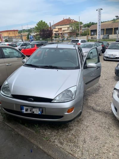 Ford Focus Station Wagon 1.6i 16V cat SW Zetec usata