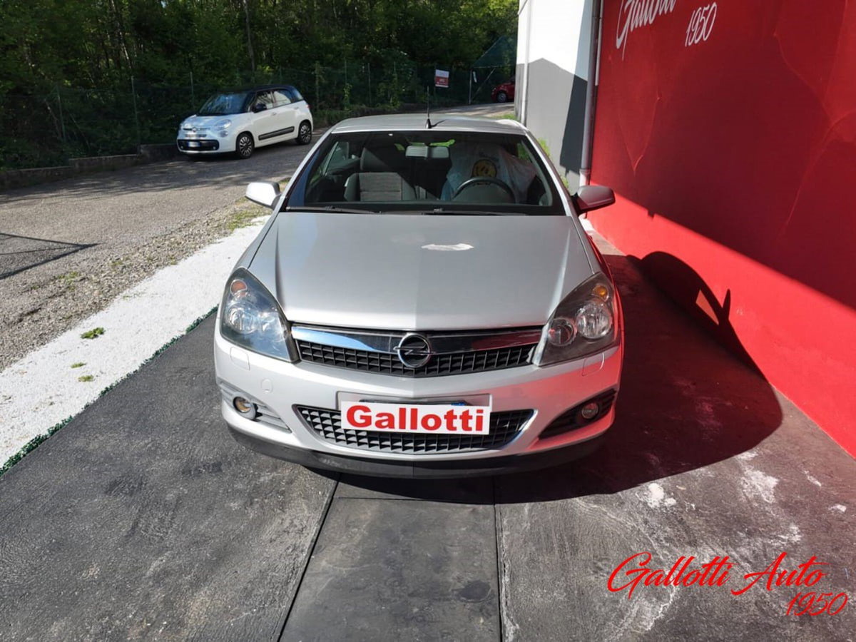 Opel Astra Cabrio TwinTop 1.6 16V VVT Cosmo (2)