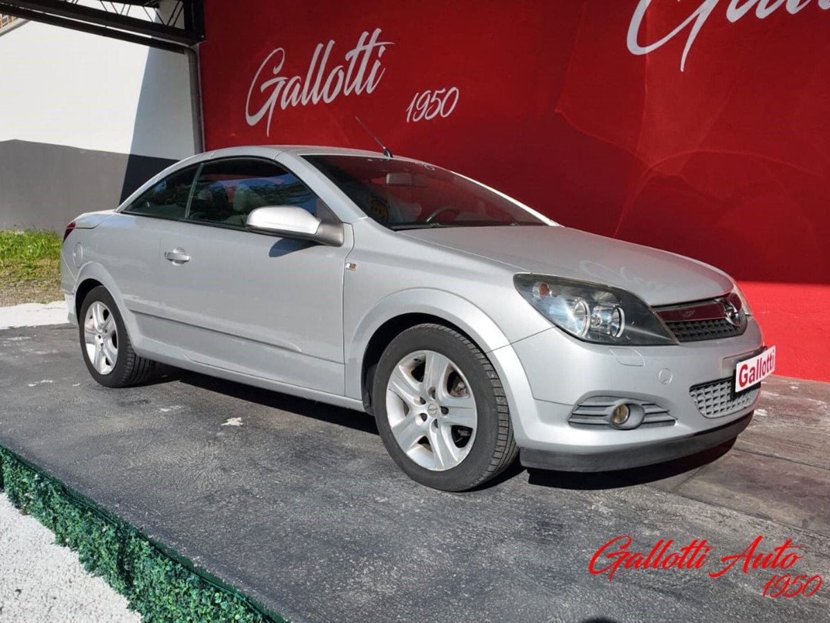 Opel Astra Cabrio TwinTop 1.6 16V VVT Cosmo (3)