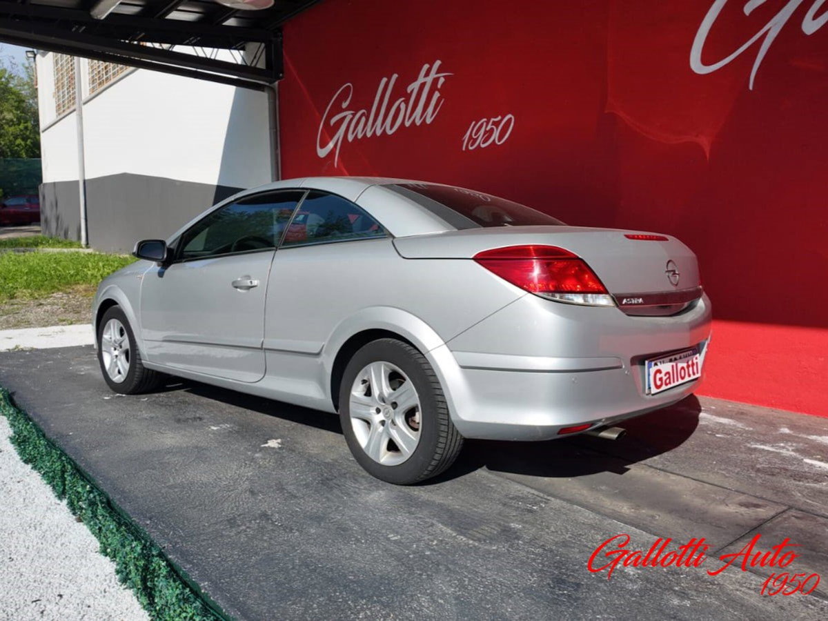 Opel Astra Cabrio TwinTop 1.6 16V VVT Cosmo (6)
