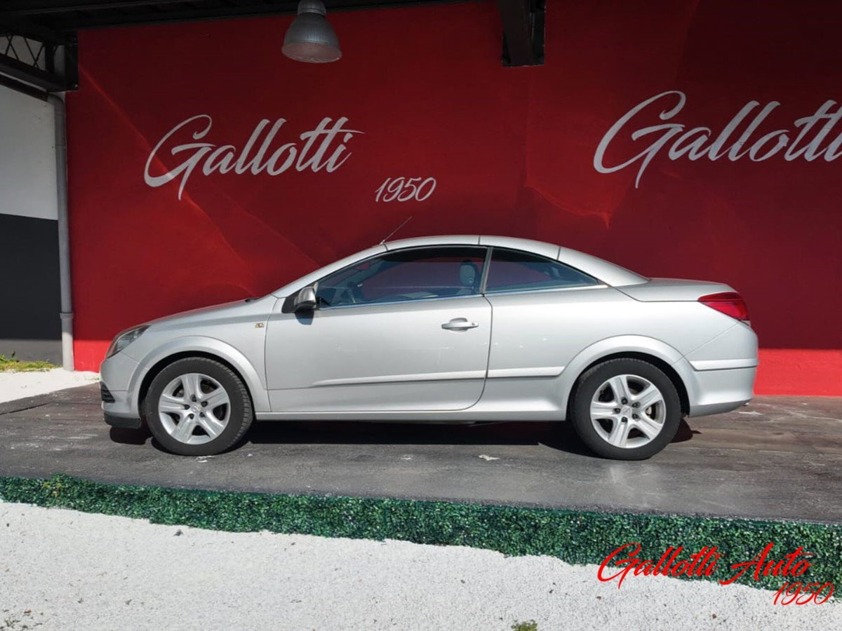 Opel Astra Cabrio TwinTop 1.6 16V VVT Cosmo (7)