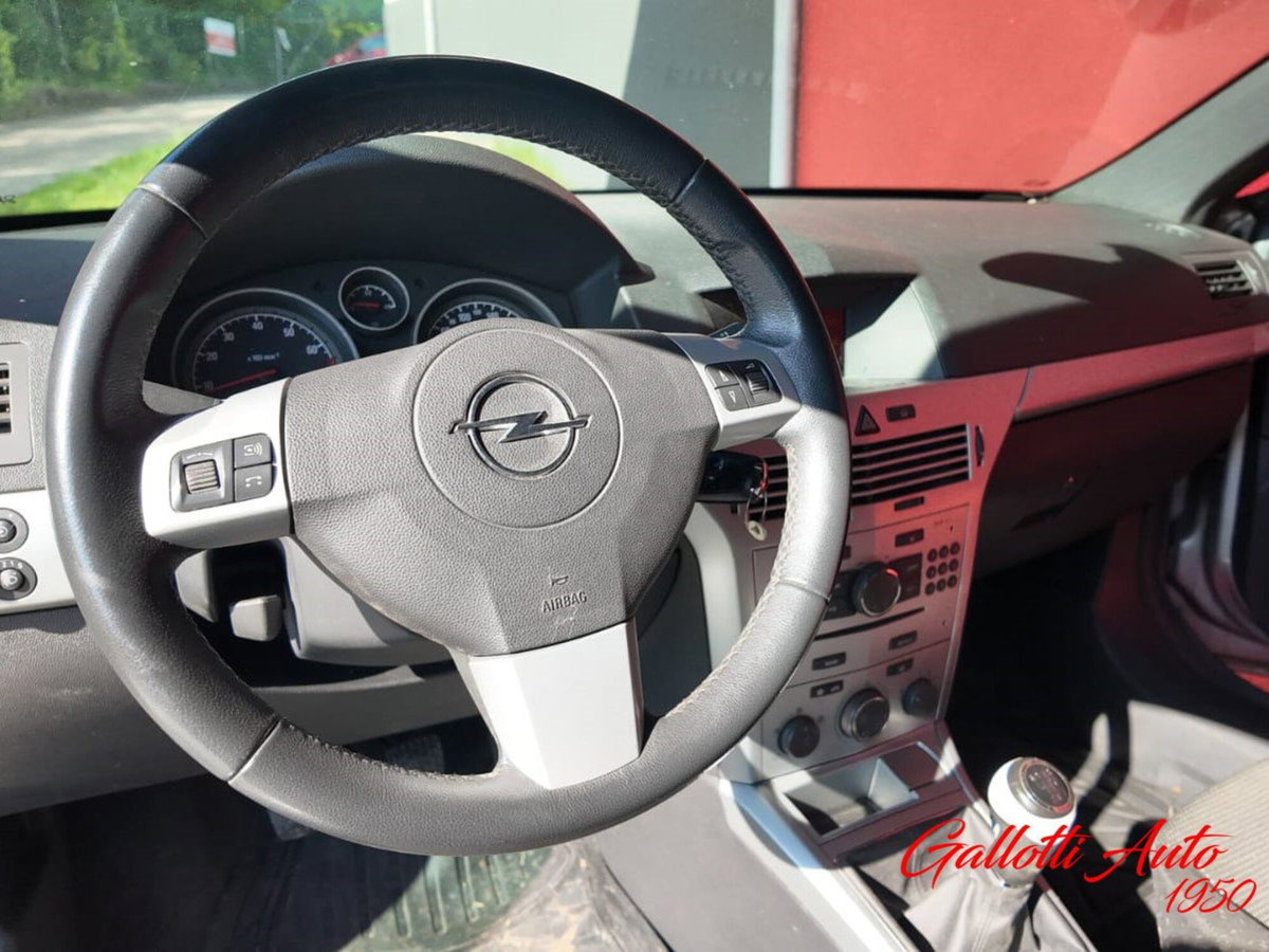 Opel Astra Cabrio TwinTop 1.6 16V VVT Cosmo (9)