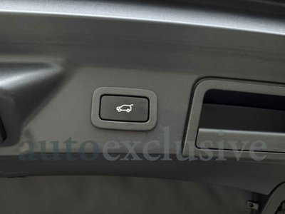 Land Rover Range Rover Velar 2.0D I4 204 CV R-Dynamic S (18)