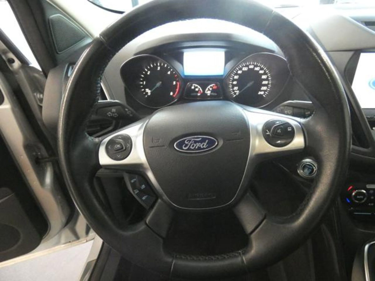 Ford Kuga 2.0 TDCI 150 CV S&S 4WD Titanium X (10)