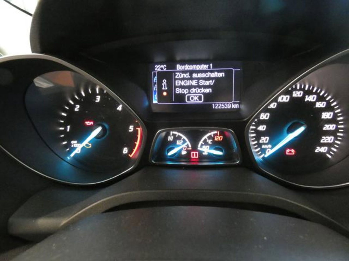 Ford Kuga 2.0 TDCI 150 CV S&S 4WD Titanium X (13)