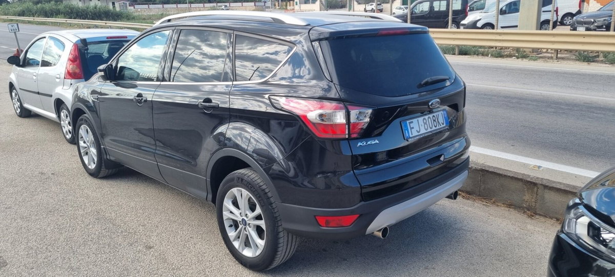 Ford Kuga 1.5 TDCI 120 CV S&S 2WD Titanium (2)