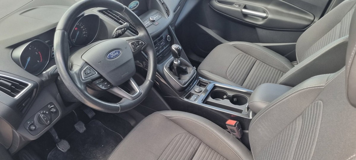 Ford Kuga 1.5 TDCI 120 CV S&S 2WD Titanium (3)