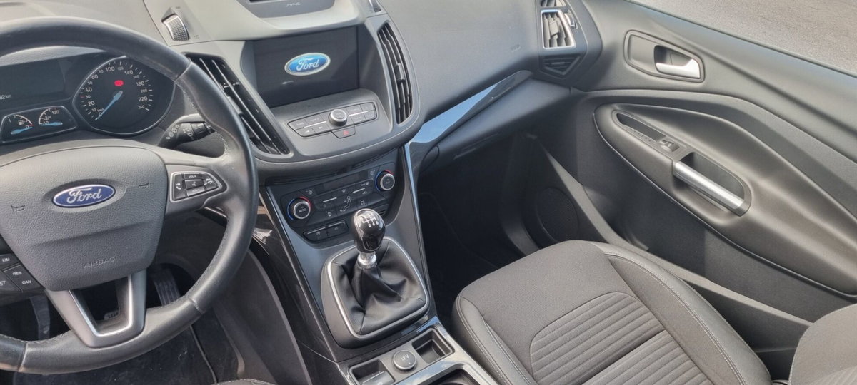 Ford Kuga 1.5 TDCI 120 CV S&S 2WD Titanium (5)