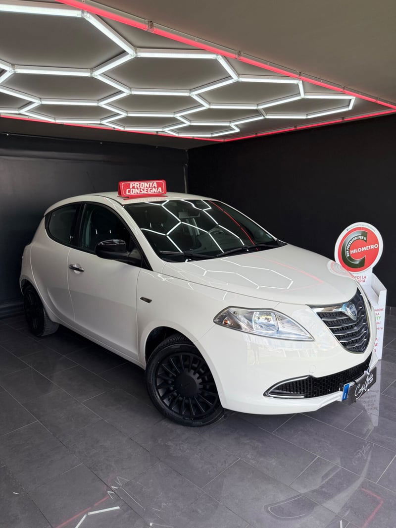 Lancia Ypsilon 1.2 69 CV 5 porte Platinum