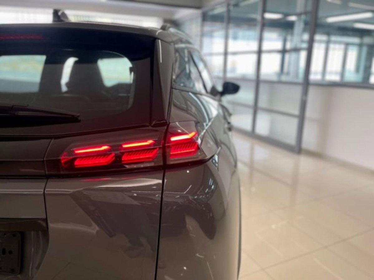 Peugeot 2008 PureTech 100 S&S Allure (16)