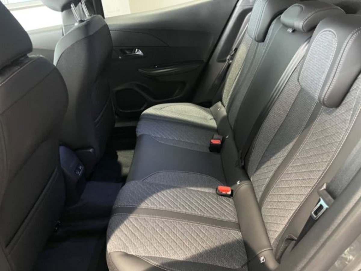 Peugeot 2008 PureTech 100 S&S Allure (19)