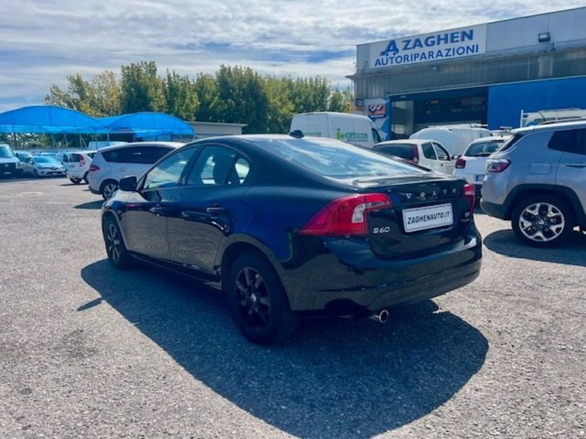 Volvo S60 D2 (3)