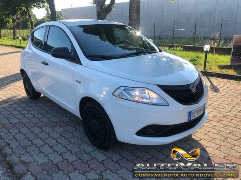 Lancia Ypsilon 1.0 FireFly 5 porte S&S Hybrid Ecochic Silver