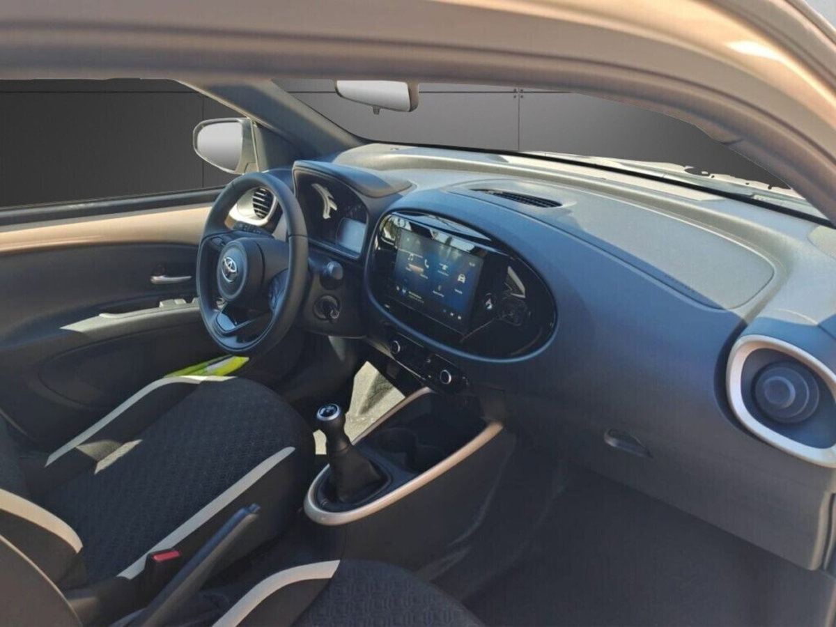 Toyota Aygo X 1.0 VVT-i 72 CV 5 porte Limited Air (2)