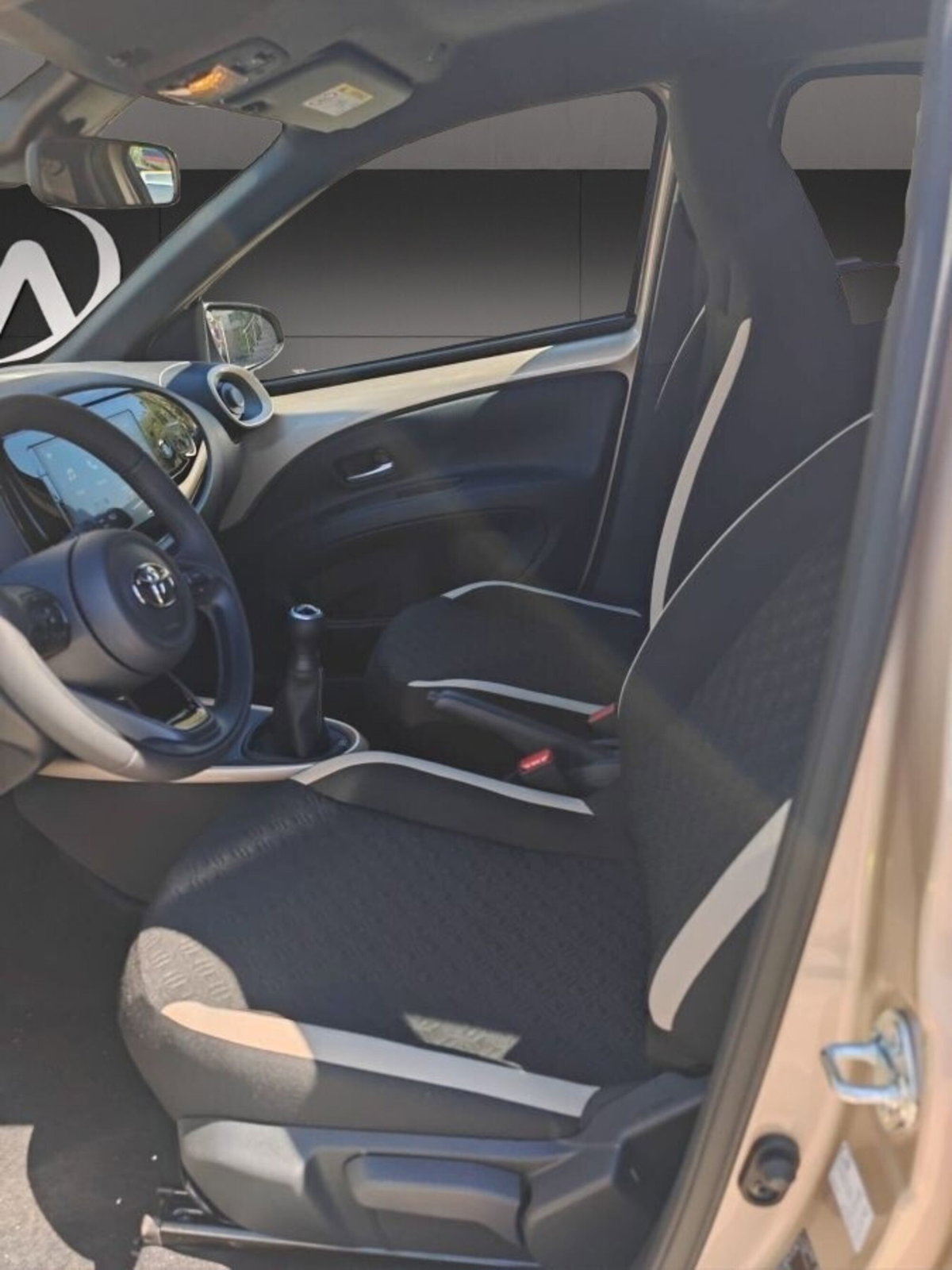 Toyota Aygo X 1.0 VVT-i 72 CV 5 porte Limited Air (7)