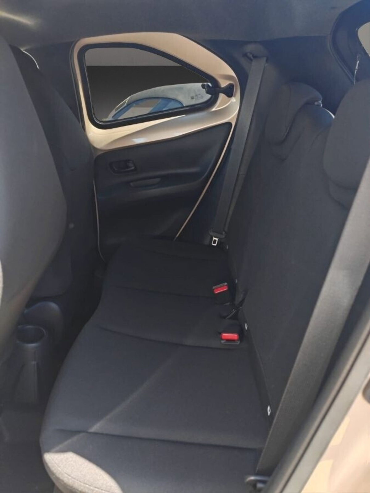 Toyota Aygo X 1.0 VVT-i 72 CV 5 porte Limited Air (9)