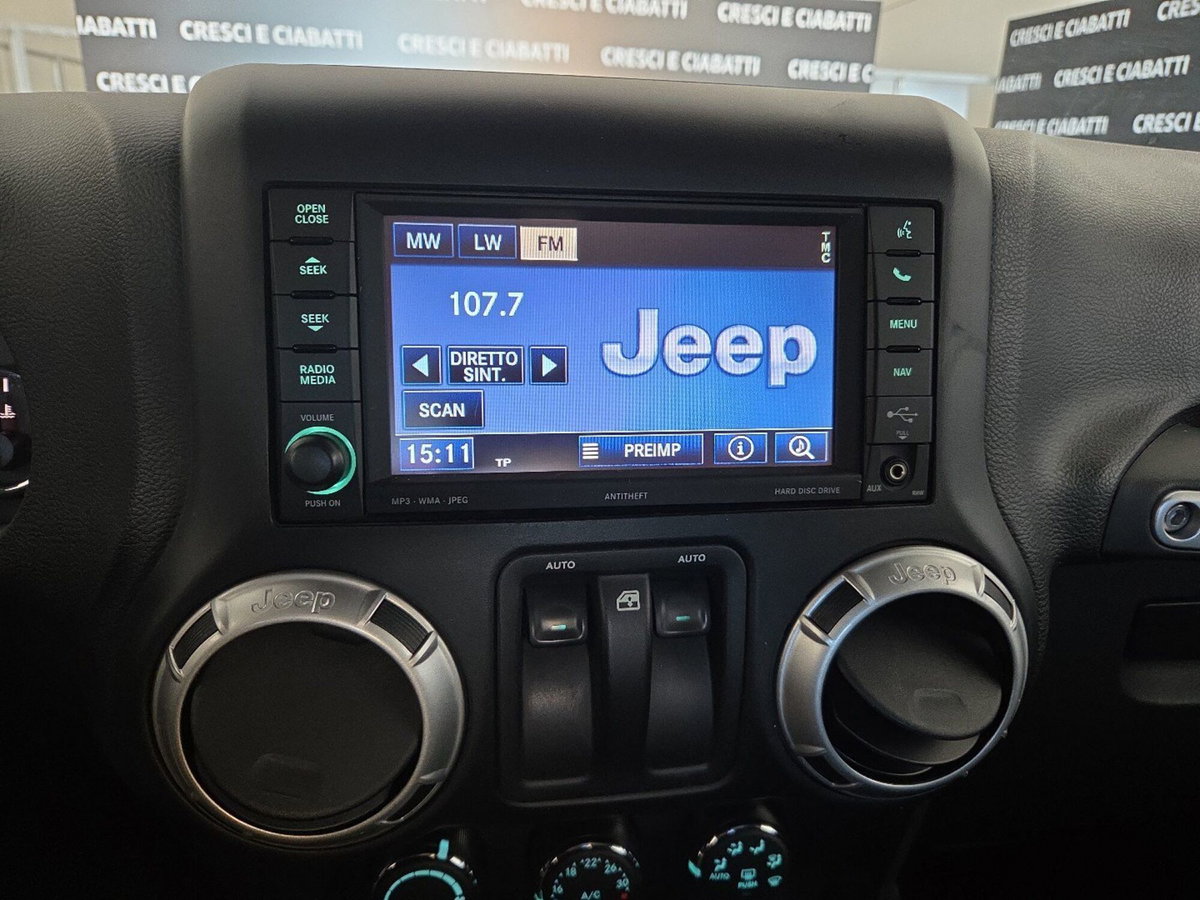Jeep Wrangler Unlimited 2.8 CRD DPF Sahara Auto (13)