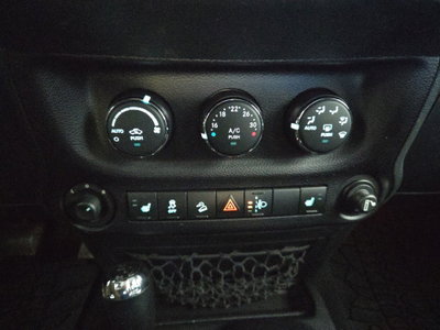 Jeep Wrangler Unlimited 2.8 CRD DPF Sahara Auto (14)