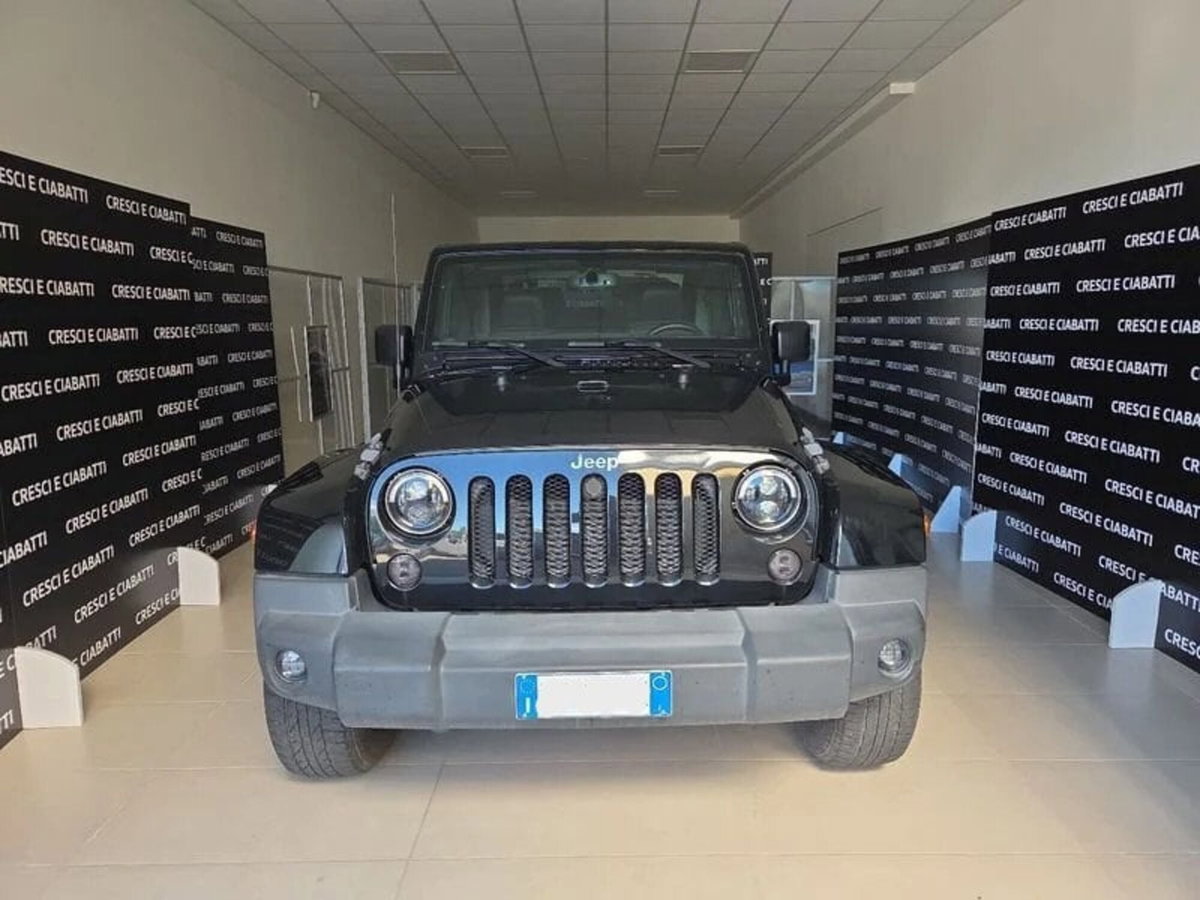 Jeep Wrangler Unlimited 2.8 CRD DPF Sahara Auto (2)