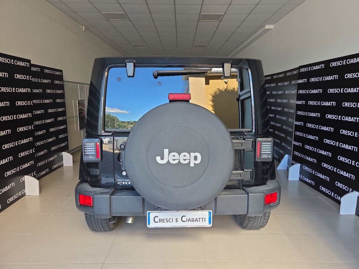 Jeep Wrangler Unlimited 2.8 CRD DPF Sahara Auto (3)