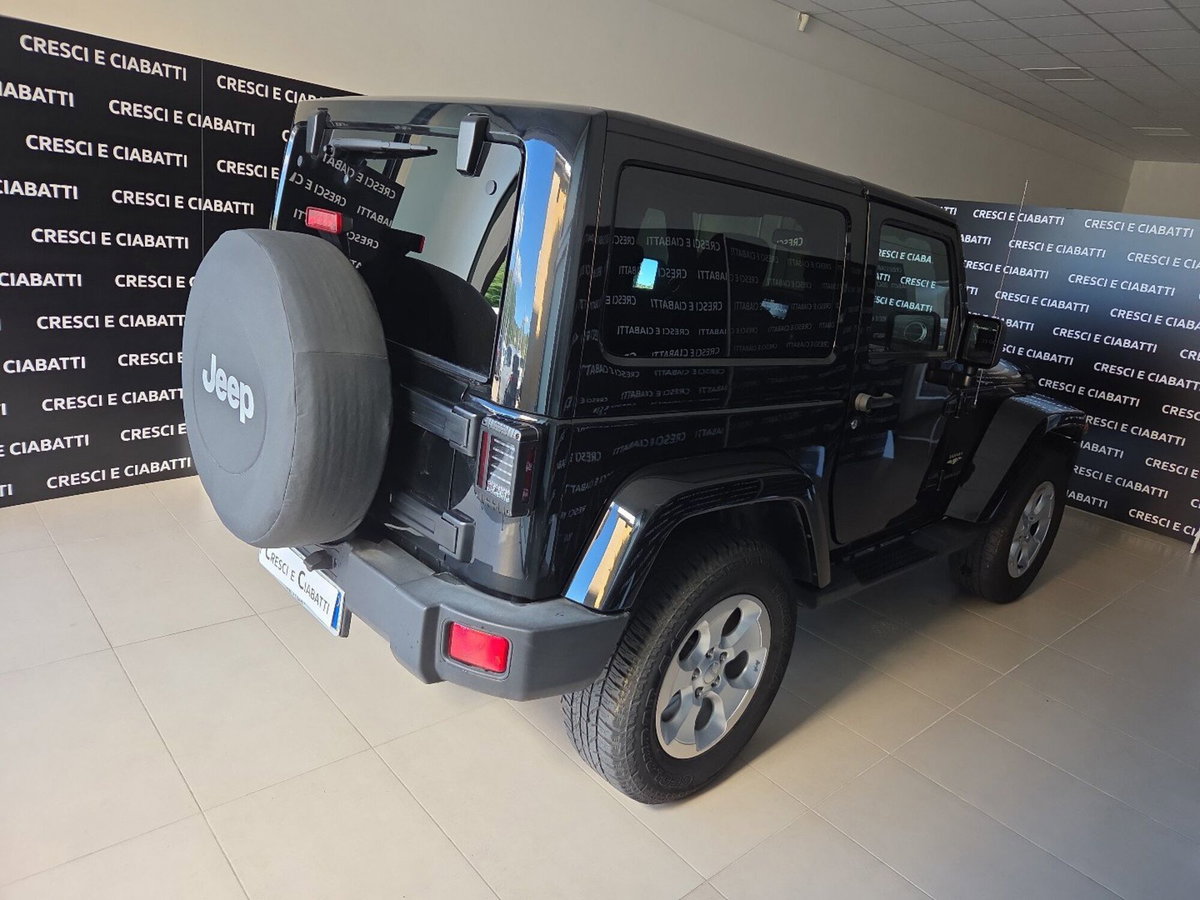 Jeep Wrangler Unlimited 2.8 CRD DPF Sahara Auto (4)