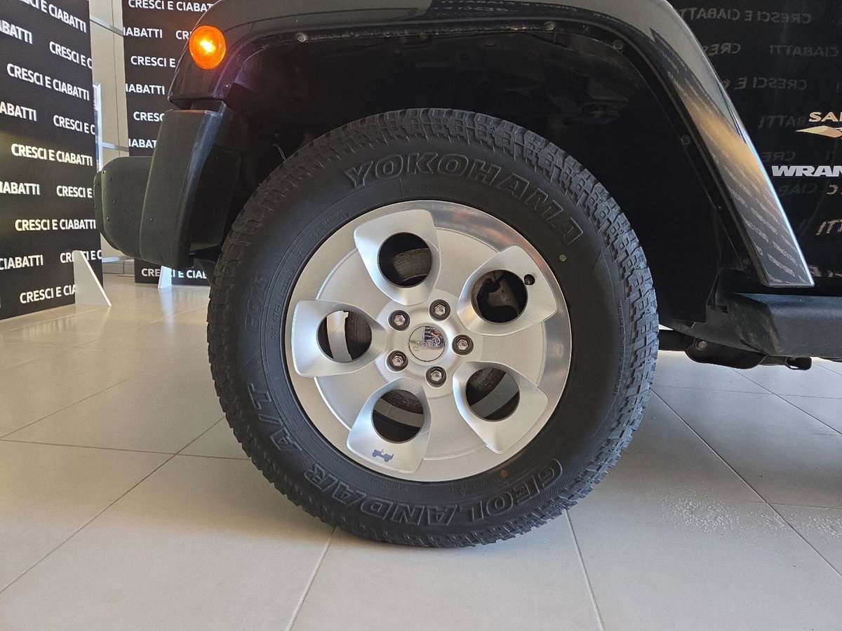 Jeep Wrangler Unlimited 2.8 CRD DPF Sahara Auto (7)