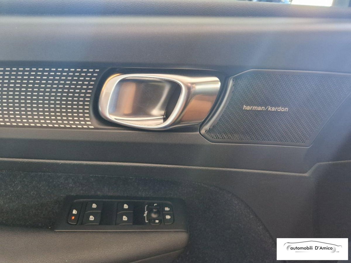 Volvo XC40 D4 AWD Geartronic R-design (10)