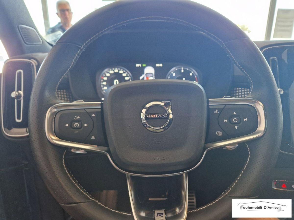 Volvo XC40 D4 AWD Geartronic R-design (9)