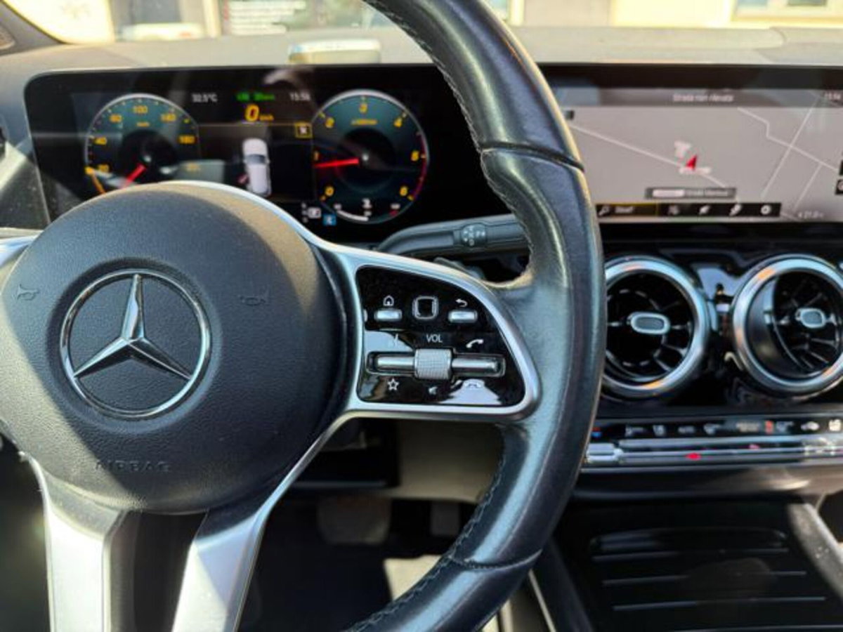 Mercedes-Benz GLA SUV 200 d Business Extra auto (16)