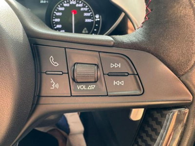 Alfa Romeo Giulia 2.9 T V6 Quadrifoglio (8)