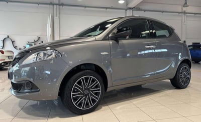 Lancia Ypsilon 1.0 FireFly 5 porte S&S Hybrid Ecochic A. Ferretti usata