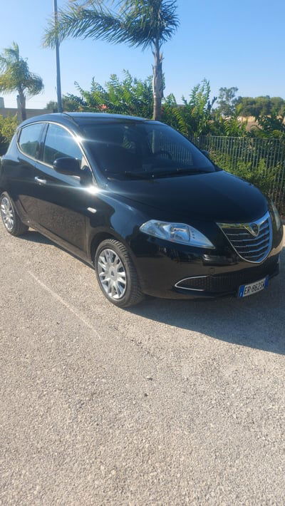 Lancia Ypsilon 1.2 69 CV 5 porte Silver usata