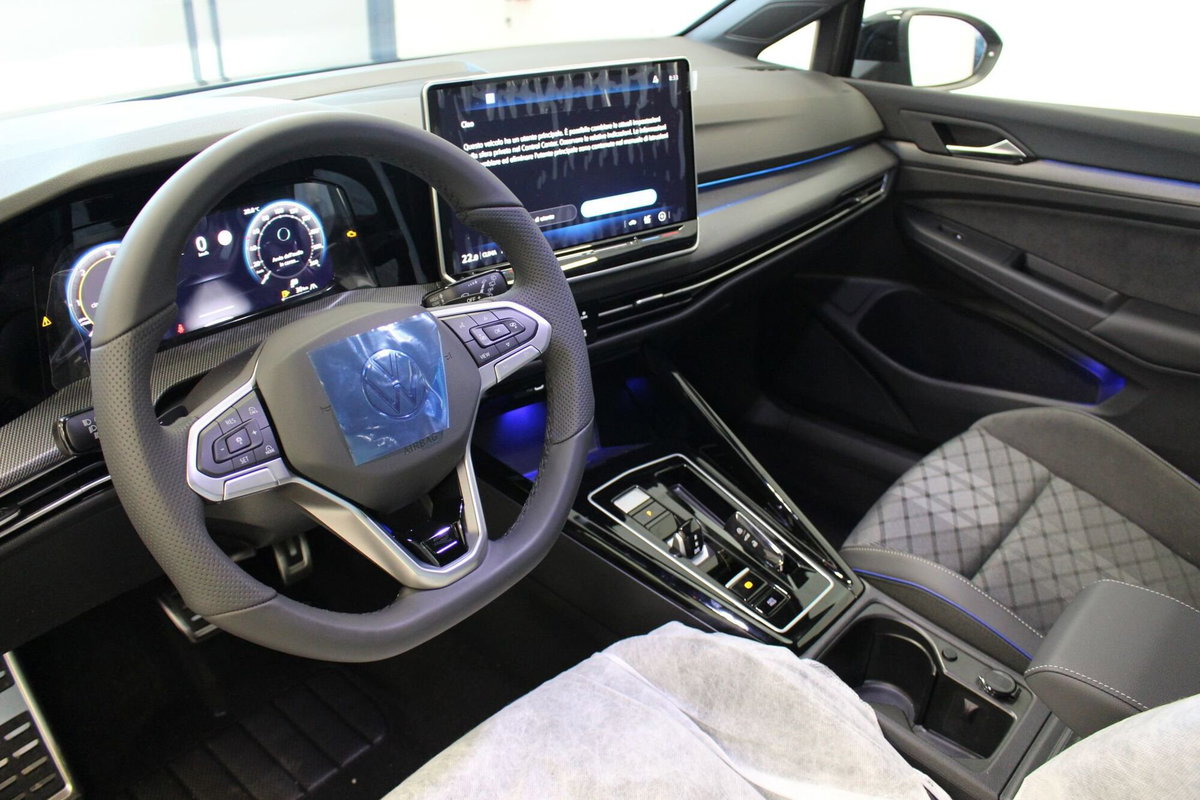 Volkswagen Golf 2.0 TDI 150 CV DSG SCR R-Line (7)