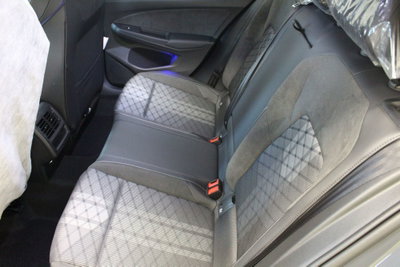 Volkswagen Golf 2.0 TDI 150 CV DSG SCR R-Line (9)