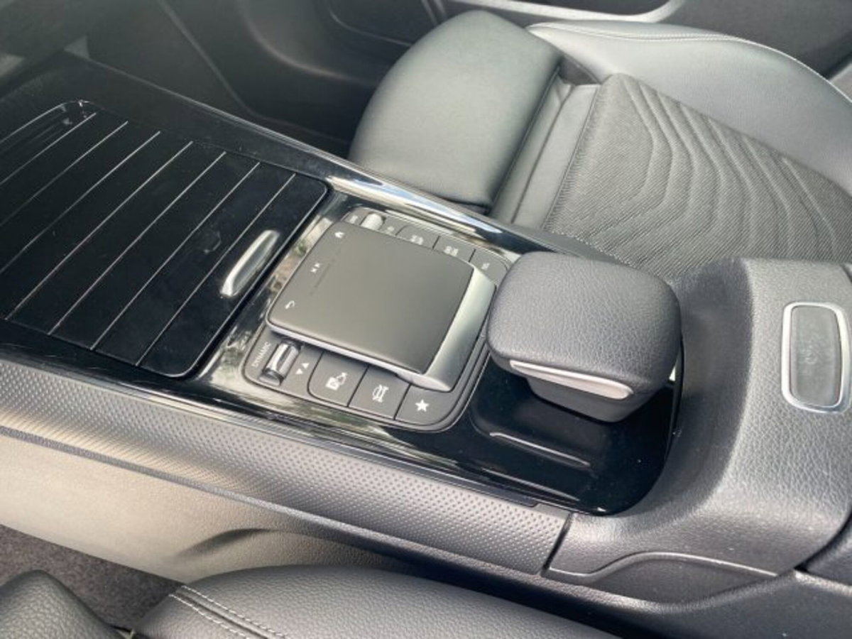 Mercedes-Benz GLB 180 d Automatic Sport (15)