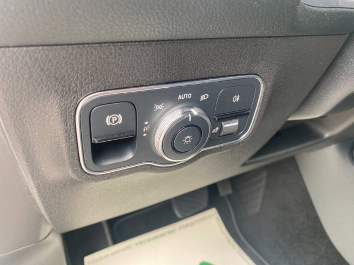 Mercedes-Benz GLB 180 d Automatic Sport (16)