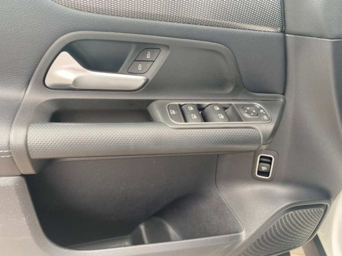 Mercedes-Benz GLB 180 d Automatic Sport (17)