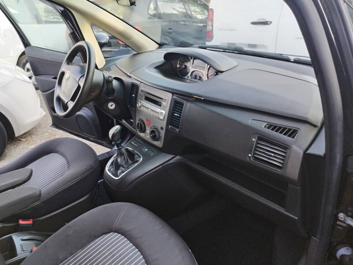 Lancia Musa 1.4 16V Oro (16)