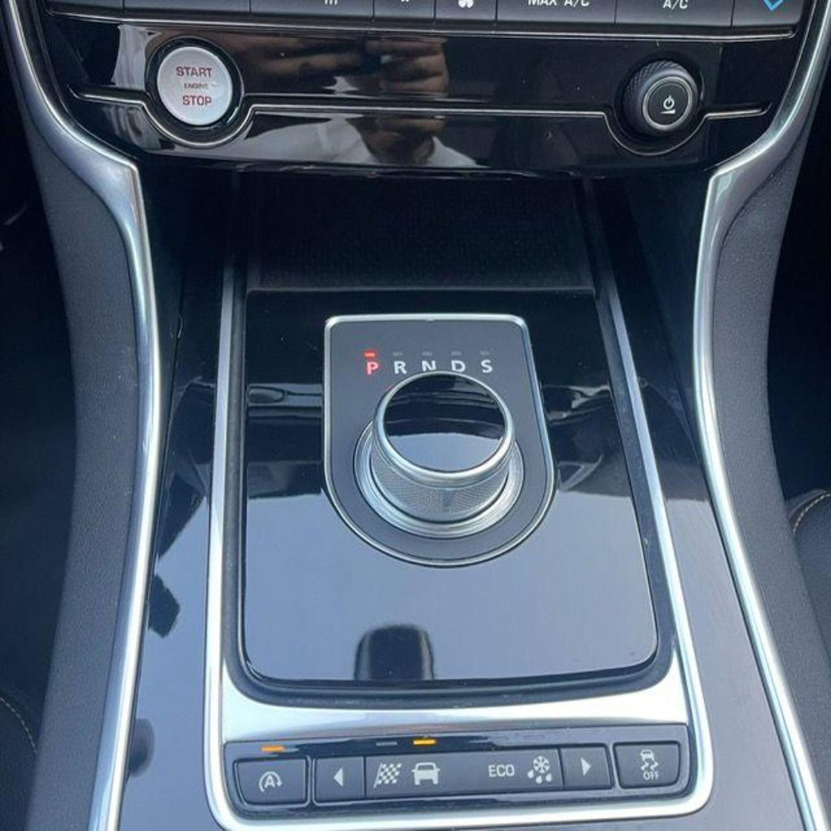 Jaguar XE 2.0 D Turbo aut. Prestige (10)