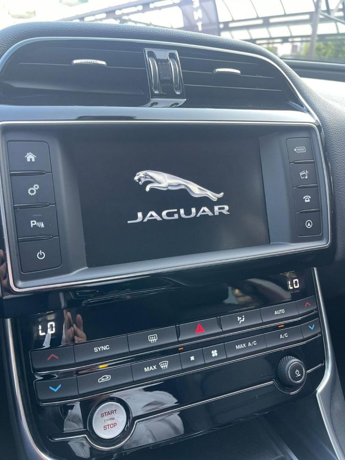 Jaguar XE 2.0 D Turbo aut. Prestige (11)