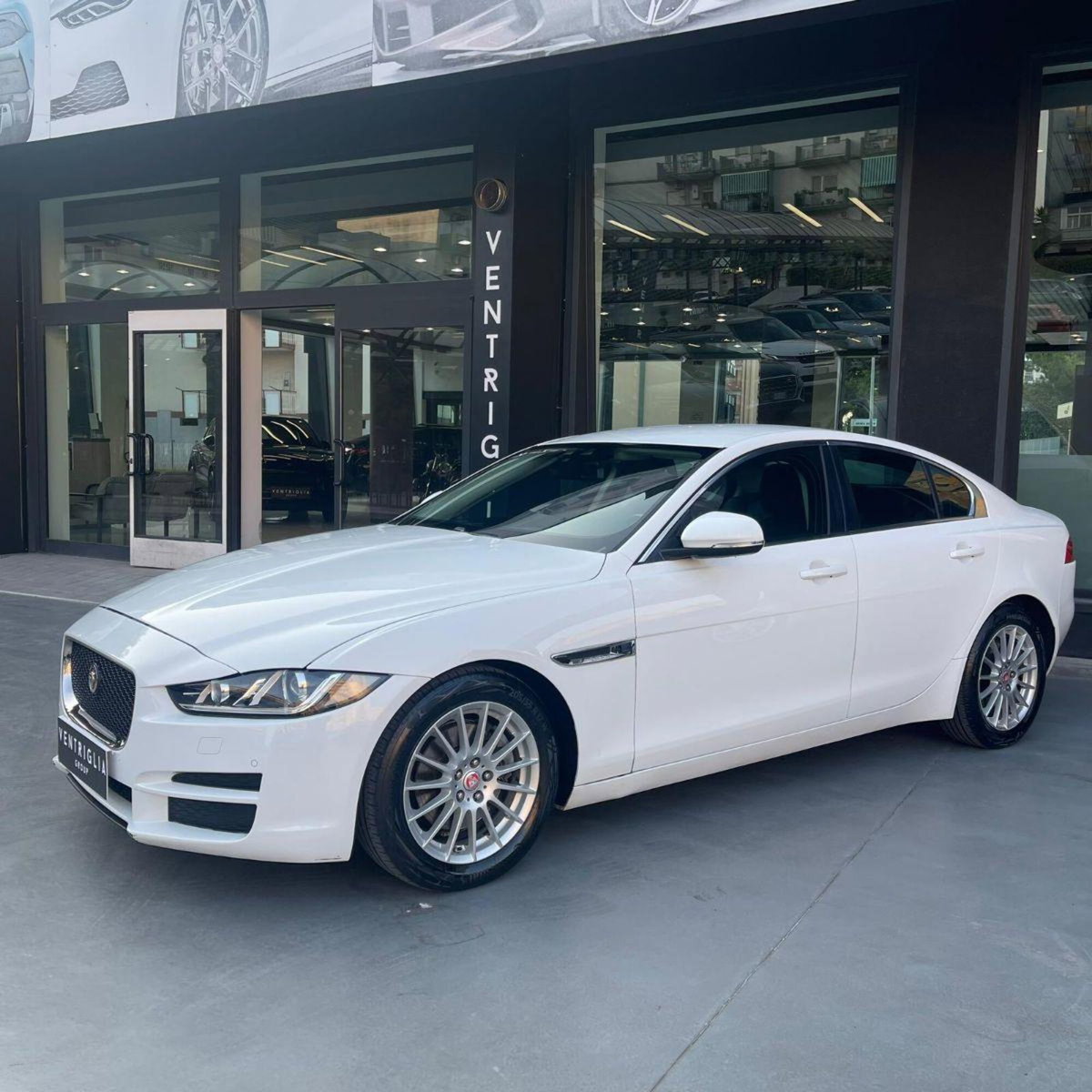 Jaguar XE 2.0 D Turbo aut. Prestige (2)