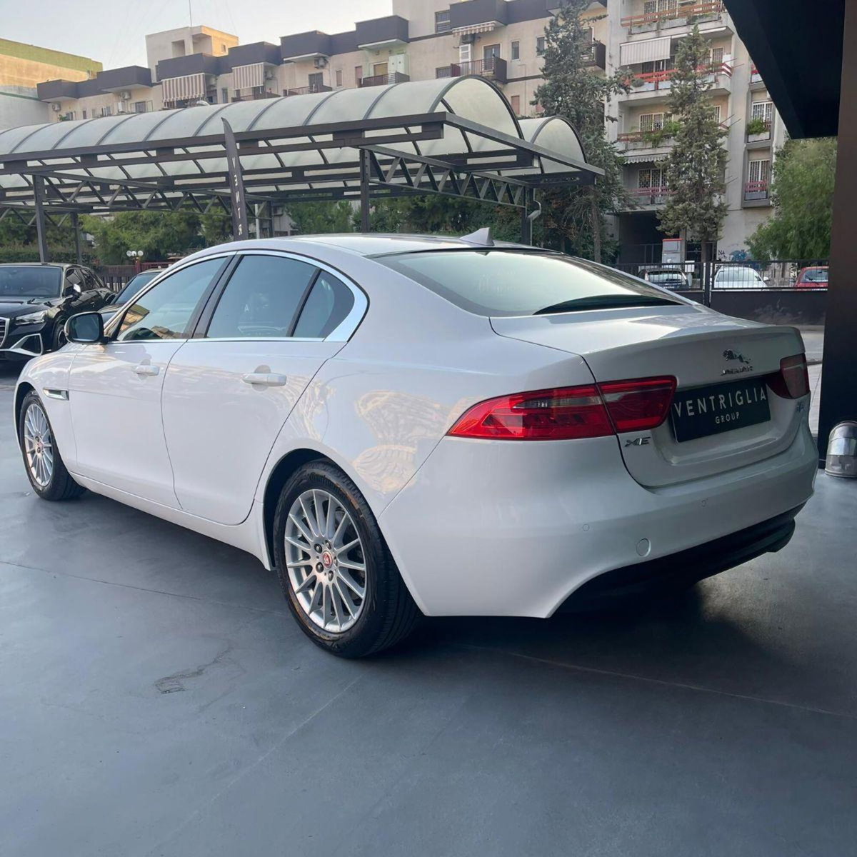 Jaguar XE 2.0 D Turbo aut. Prestige (3)