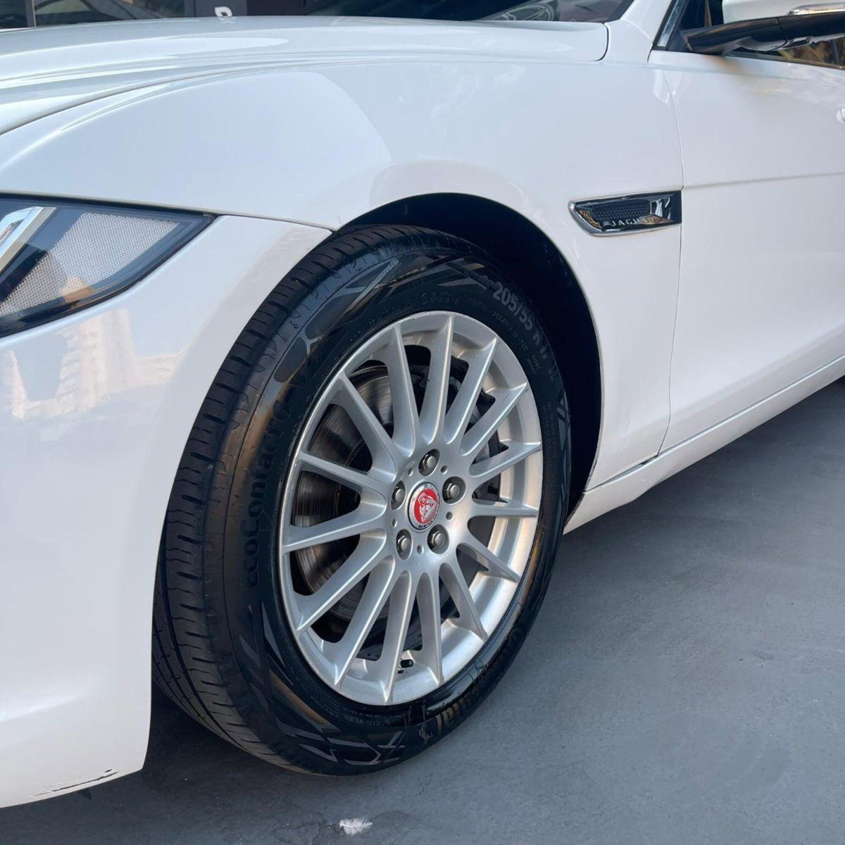 Jaguar XE 2.0 D Turbo aut. Prestige (5)