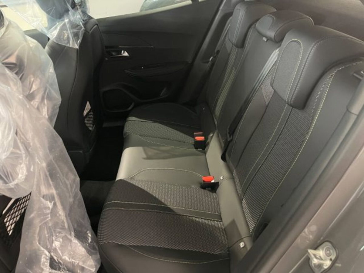 Peugeot 2008 50 kWh GT (16)