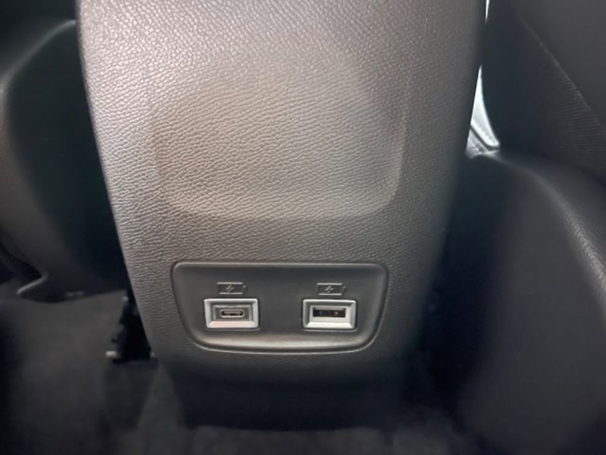 Peugeot 2008 50 kWh GT (17)