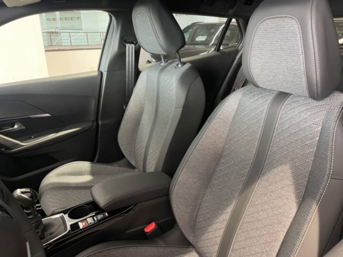 Peugeot 2008 PureTech 100 S&S Allure (18)
