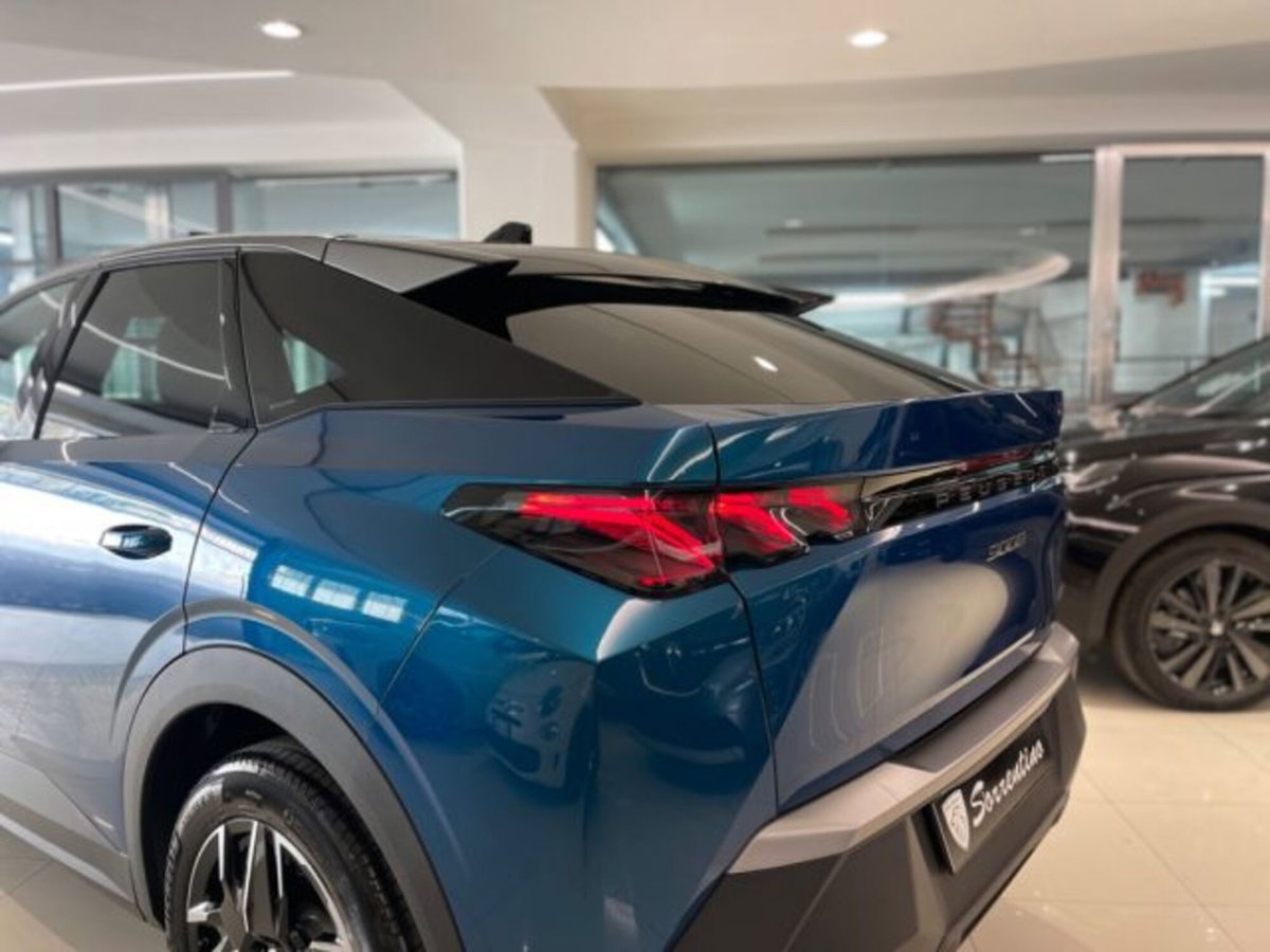Peugeot 3008 1.2 hybrid GT Exclusive 145cv e-dcs6 (11)