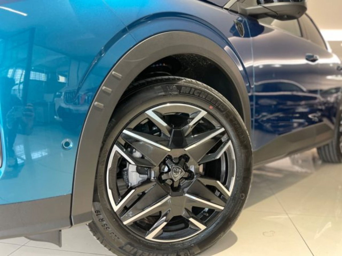 Peugeot 3008 1.2 hybrid GT Exclusive 145cv e-dcs6 (14)